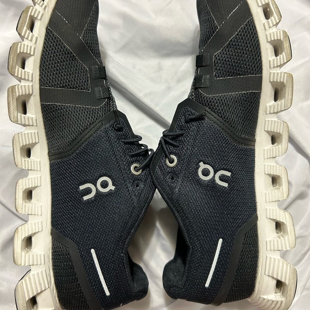 On cloud 5 running shoes